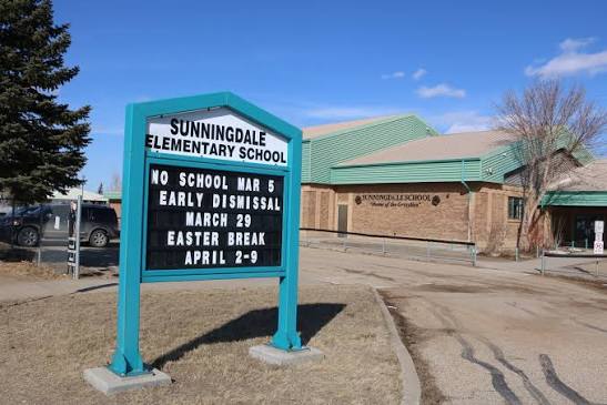 Sunningdale Elementary School sign - Home of the Grizzlies